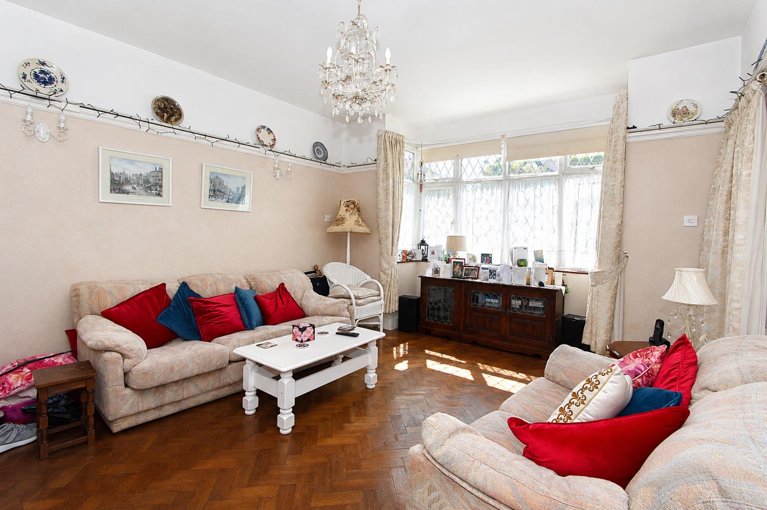 3 bed property in Pine Ridge, Carshalton